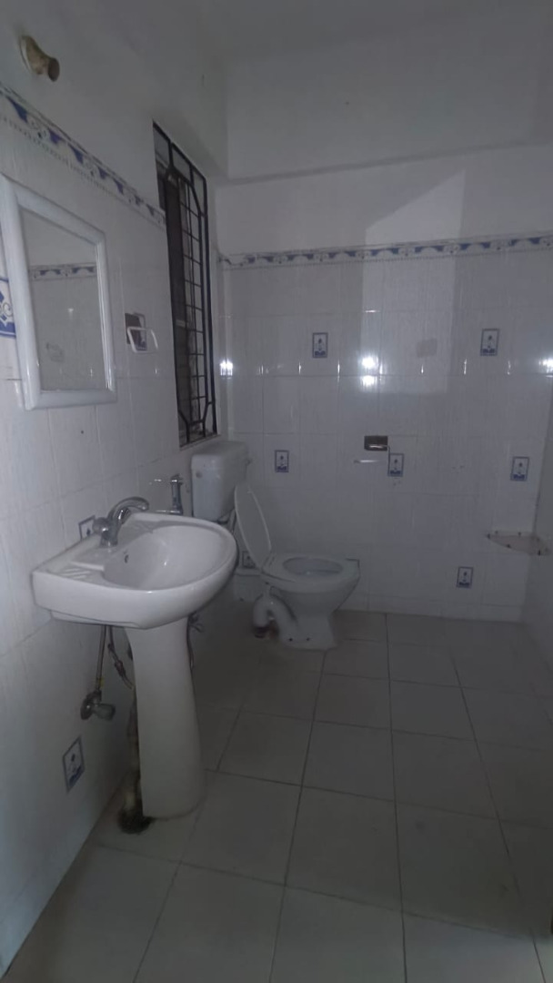 Unfurnished 4bhk in Fakharuddin Ali Ahmed Road, Barbari Village, Guwahati, Assam, India for Rent